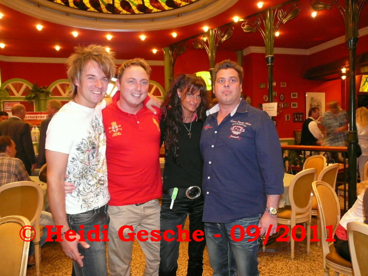 Phil Stewman + Vosa + Zamira.JPG